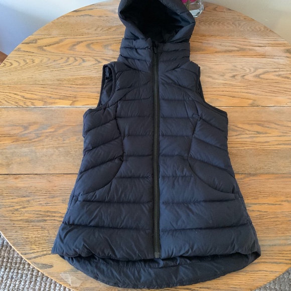 lululemon athletica Jackets & Blazers - LULULEMON ATHLETICA pack it down hooded vest/black/4(removable hood) down